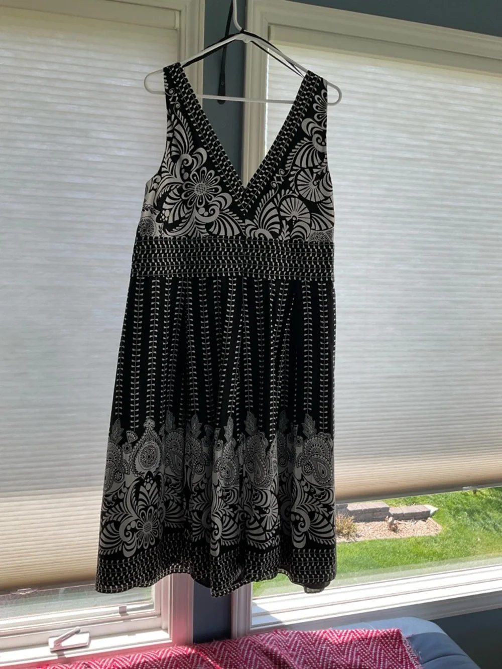 Signature by Robbie Bee Black & White Floral Mix V-Neck Sleeveless Dress - Picture 2 of 2